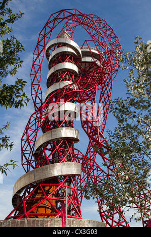 La tour ArcelorMittal Orbit par Anish Kapoor au parc olympique de Stratford, Banque D'Images