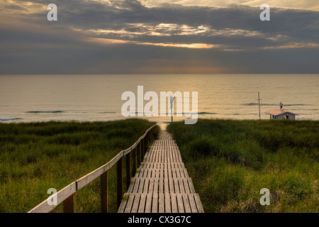 Boardwalk, dunes, coucher de soleil, Westerland, Sylt, Schleswig-Holstein, Allemagne Banque D'Images