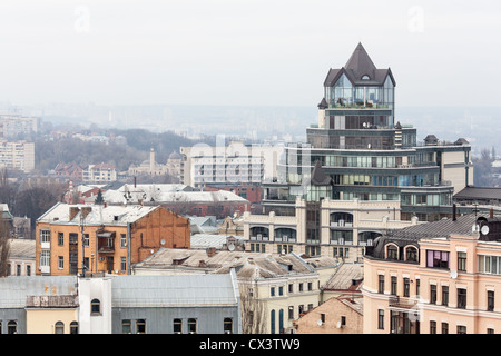 Bâtiment moderne élevé avec la copropriété et bureaux au centre-ville de Kiev, Ukraine, l'Europe de l'Est. Banque D'Images