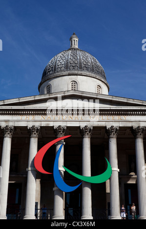 La Galerie nationale avec le logo paralympique internationale affichée à l'entrée principale, Londres Banque D'Images