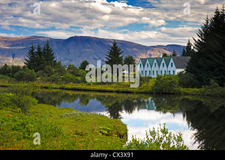 Þingvallabaer thingvallabaer ou, l'été du Premier Ministre islandais house par l'Oxara river. Banque D'Images