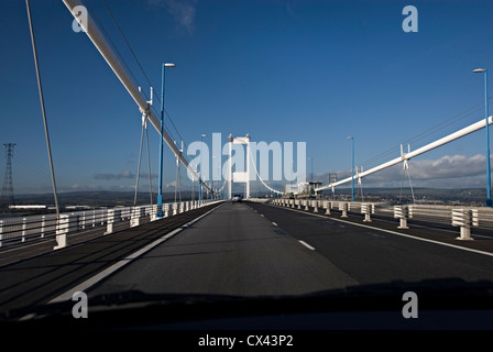 Voyageant sur la m48 sur la Severn Bridge allant de l'Angleterre au Pays de Galles Banque D'Images