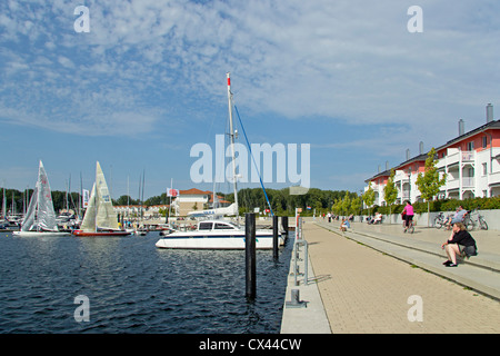 Boltenhagen Marina, résidence de vacances Weisse Wiek, côte de la mer Baltique, Schleswig-Holstein, Allemagne Banque D'Images