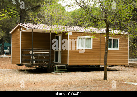 Mobile Homes, brown bungalow dans un camping. Banque D'Images