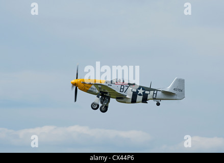 North American P-51D Mustang à Inverness Dalcross Aéroport. 8464 SCO Banque D'Images