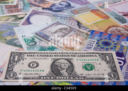 Arrière-plan financier - Assortiment d'euros (l'accent sur le Dollar) Banque D'Images