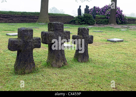 La WW1 cimetière militaire allemand à Langemark, Belgique Banque D'Images