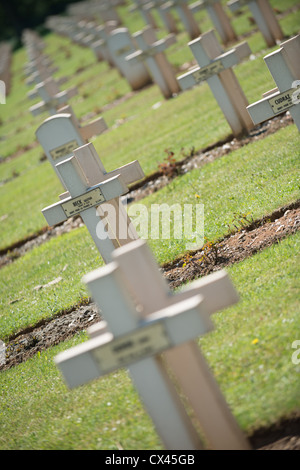 Les pierres tombales à Albain St Nazaire (Notre Dame de Lorette), la tranchée WW1 national memorial Banque D'Images