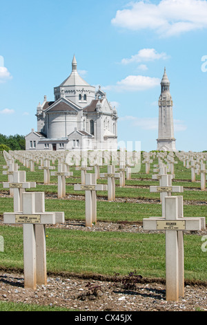 Les pierres tombales à Albain St Nazaire (Notre Dame de Lorette), la tranchée WW1 national memorial Banque D'Images