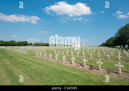 Les pierres tombales à Albain St Nazaire (Notre Dame de Lorette), la tranchée WW1 national memorial Banque D'Images