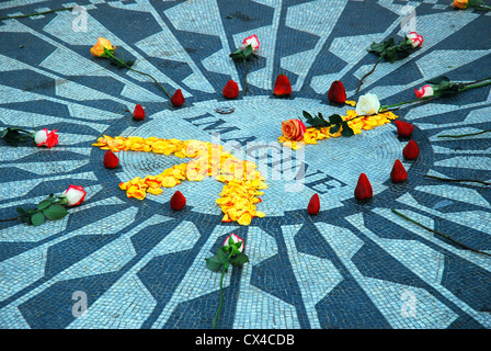 Imaginez mosaic, un hommage à John Lennon, à champs de fraises, Central Park, New York Banque D'Images