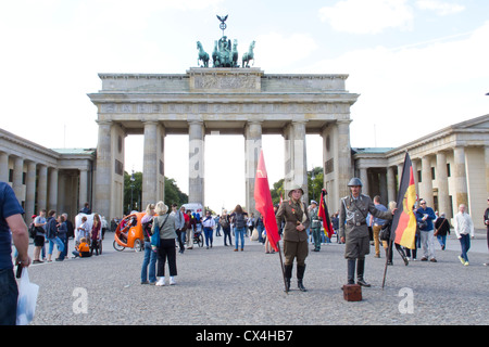 La porte de Brandebourg à Berlin, ce qui pose d'avoir votre photo prise - Pariser Platz Banque D'Images