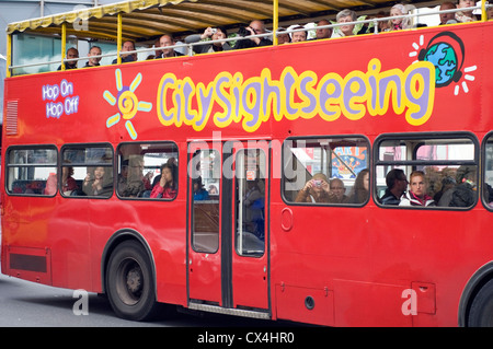 Visite d'un bus touristique à Berlin, Allemagne Banque D'Images