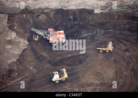 Les dépôts de sables bitumineux exploités à la mine Syncrude au nord de Fort McMurray, Alberta, Canada. Banque D'Images