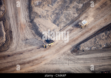 Les dépôts de sables bitumineux exploités à la mine Syncrude au nord de Fort McMurray, Alberta, Canada. Banque D'Images