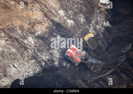 Les dépôts de sables bitumineux exploités à la mine Syncrude au nord de Fort McMurray, Alberta, Canada. Banque D'Images