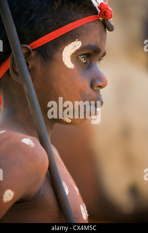 Danseur de la communauté à l'Aurukun Laura Aboriginal Dance Festival. Laura, Queensland, Australie Banque D'Images