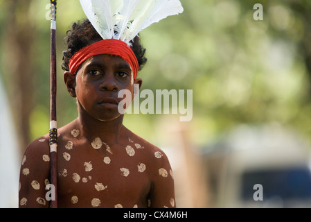 Jeune danseur de la communauté à l'Aurukun Laura Aboriginal Dance Festival. Laura, Queensland, Australie Banque D'Images