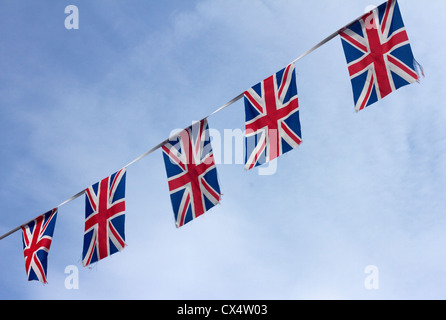 Union Jack bunting à Cowes sur l'île de Wight. Banque D'Images