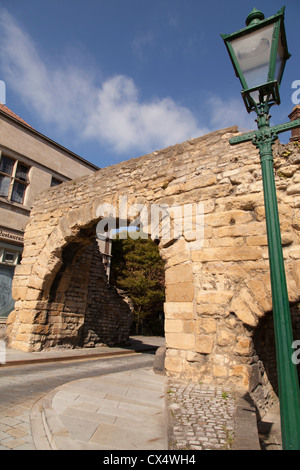 Newport Arch est le vestige d'une porte romaine du 3ème siècle dans la ville de Lincoln, Lincolnshire. Banque D'Images