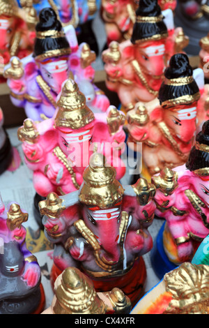 Dieu éléphant Ganesha Hindu ornements pour la vente au marché, Little India. Banque D'Images