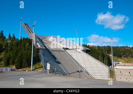 Le Holmenkollbakken tour saut à ski Hill (2010) District de Holmenkollen Vestra Aker borough Oslo Norvège Europe Banque D'Images