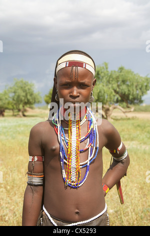 Portrait d'une jeune fille, erbore, vallée de l'Omo, dans le sud de l'Éthiopie, l'Afrique Banque D'Images