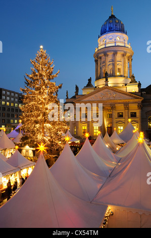 Winterzauber, Magie de Noël, marché de Noël sur la place de Gendarmenmarkt, Deutscher Dom, la cathédrale de Berlin, Germany, Europe Banque D'Images