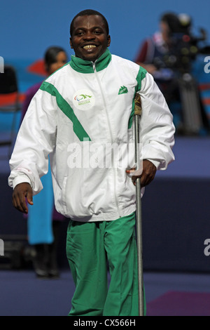 Anthony Ulonnam du Nigéria a remporté la médaille d'argent au concours de dynamophilie mens 56kg à la London 2012 Jeux paralympiques Banque D'Images