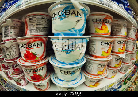 Chobani yogourt à la grecque dans un supermarché de New York Banque D'Images