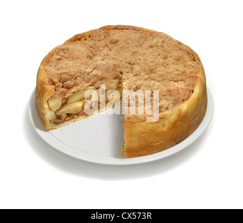 Crumb apple cake photographié sur un fond blanc Banque D'Images