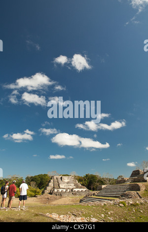 Au tourisme des ruines. Situé à 30 km de Belize City, Altun Ha est un site Maya, remonte à 200 av. L'Amérique centrale, le Belize Banque D'Images