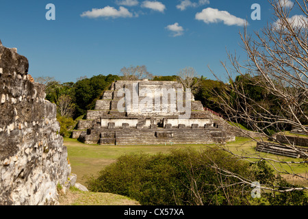 Situé à 30 km de Belize City, Altun Ha est un site maya qui remonte à 200 avant JC. L'Amérique centrale, le Belize. Banque D'Images