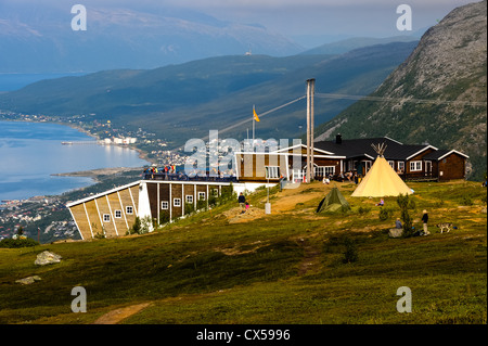 La Norvège, Tromsø. Un téléphérique va jusqu'au mont Storsteinen, 421 mètres au-dessus du niveau de la mer, avec une vue panoramique sur Tromsø. Banque D'Images