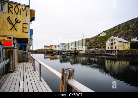 Nyksund est un village de pêcheurs sur la côte nord de Langøya dans Vesterålen sans petrole. Maintenant une destination touristique populaire. Banque D'Images