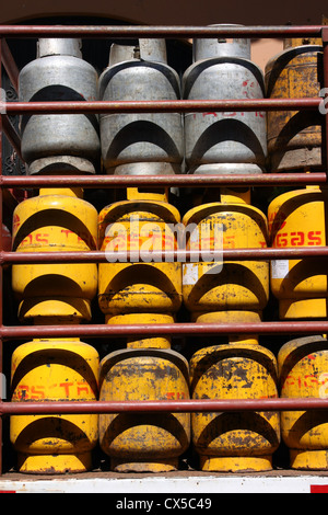 Les bouteilles de gaz propane GPL sur le camion à Managua Nicaragua Banque D'Images