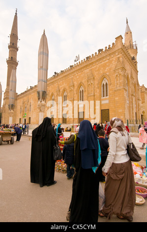Mosquée Al Hussein à l'entrée du marché de Khan El Khalili Vieux Caire Egypte Banque D'Images