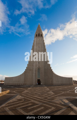L'église luthérienne Hallgrímskirkja est un à Reykjavík, la plus grande église d'Islande. Banque D'Images