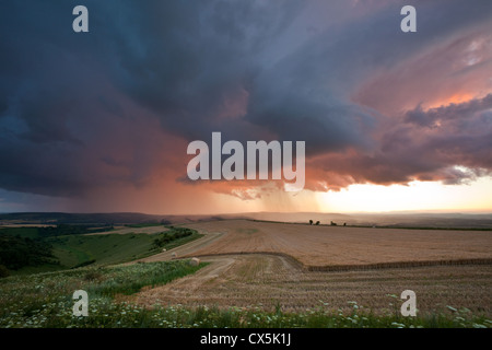 Summer Storm sur les South Downs, West Sussex, Angleterre. Banque D'Images