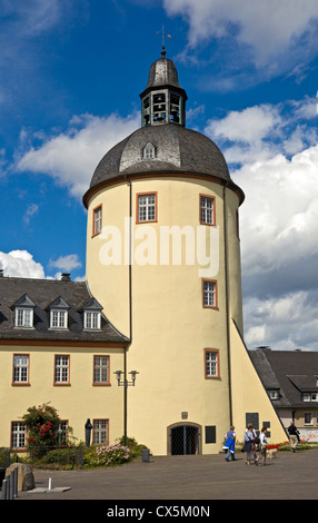 'Dicke Turm" (fat tower) et le 'Unteres Schloss' (en bas) dans le palais de Siegen, Rhénanie du Nord-Westphalie, Allemagne. Banque D'Images