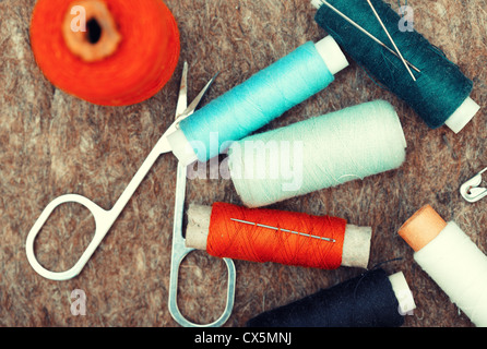 Outils de couture photo en gros plan. Couleurs inter-processus Banque D'Images