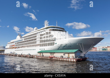 Silver Whisper bateau immense bateau de croisière amarré au quai anglais à Saint-Pétersbourg, Russie, septembre 2012 Banque D'Images