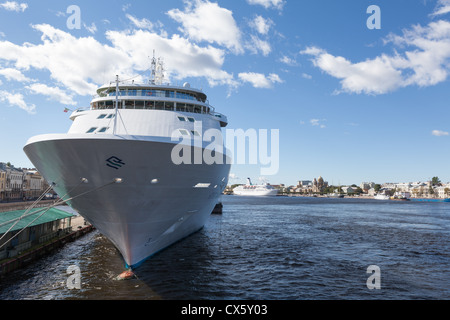 Silver Whisper bateau grand bateau de croisière amarré au quai anglais à Saint-Pétersbourg, Russie, septembre 2012 Banque D'Images