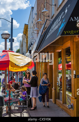 Sidewalk cafe sur South State Street dans le centre-ville de Ann Arbor, Michigan, USA Banque D'Images