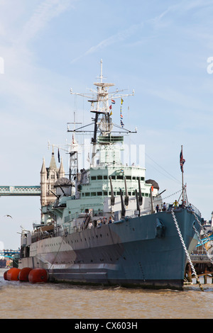 Le HMS Belfast sur la Tamise Banque D'Images