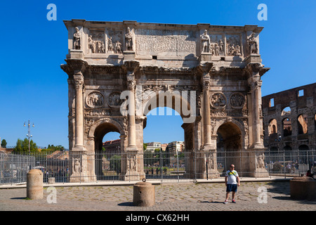 Arc de Constantin, la Piazza del Colosseo, Rome, Latium, Italie. Banque D'Images