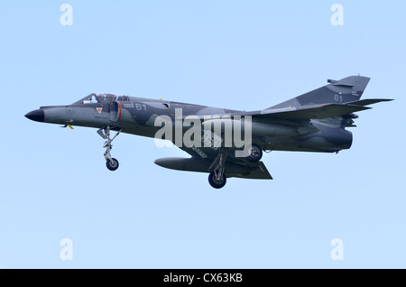 Dassault Super Etendard exploité par 11e Flotille, Aeronavale, Marine Nationale, de l'approche à l'atterrissage à RAF Fairford Banque D'Images