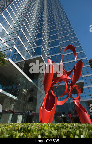 SCULPTURE DE RISQUE (©ALEXANDER LIBERMAN 1983) BANK OF AMERICA PLAZA DALLAS TEXAS USA Banque D'Images