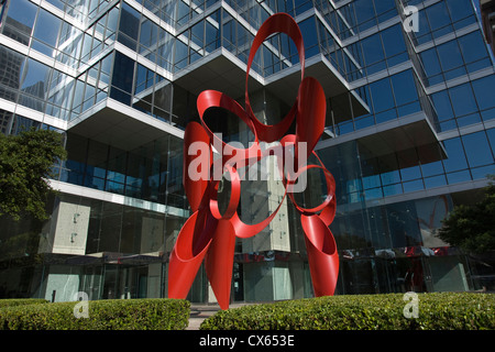 SCULPTURE DE RISQUE (©ALEXANDER LIBERMAN 1983) BANK OF AMERICA PLAZA DALLAS TEXAS USA Banque D'Images