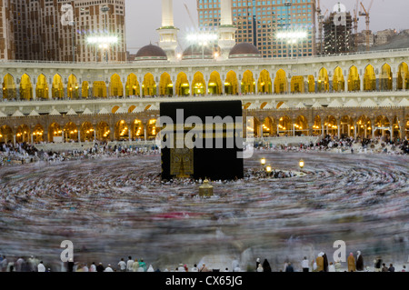 Les pèlerins de la Kaaba à circumambulate Masjidil haram) en février 2010, à La Mecque, Arabie saoudite. Banque D'Images